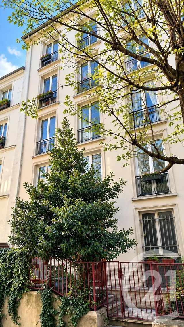 Appartement Studio à vendre - 1 pièce - 27.53 m2 - PARIS - 75018 - ILE-DE-FRANCE - Century 21 Prestige Montmartre