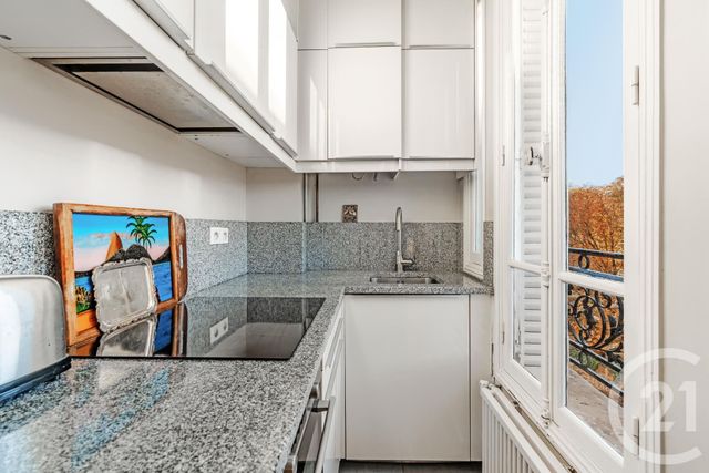 Appartement 2 pièces à vendre - 2 pièces - 29.08 m2 - PARIS - 75018 - ILE-DE-FRANCE - Century 21 Prestige Montmartre
