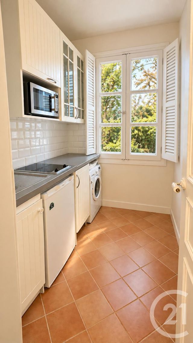 Appartement Studio à vendre - 1 pièce - 23.0 m2 - PARIS - 75018 - ILE-DE-FRANCE - Century 21 Prestige Montmartre