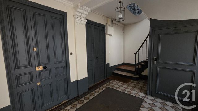 Appartement 2 pièces à vendre - 2 pièces - 39.3 m2 - PARIS - 75018 - ILE-DE-FRANCE - Century 21 Prestige Montmartre
