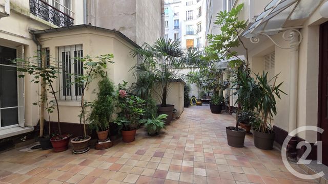 Appartement 2 pièces à vendre - 2 pièces - 39.3 m2 - PARIS - 75018 - ILE-DE-FRANCE - Century 21 Prestige Montmartre