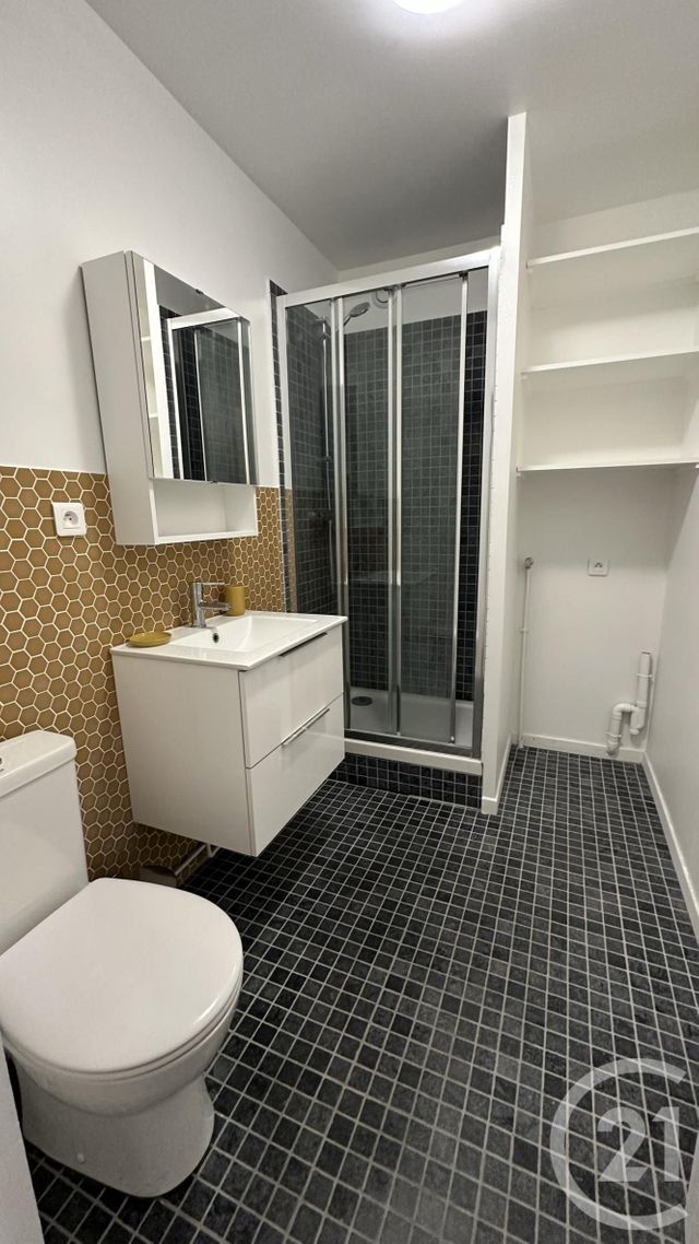 Appartement Studio à louer - 1 pièce - 25.42 m2 - PARIS - 75018 - ILE-DE-FRANCE - Century 21 Prestige Montmartre
