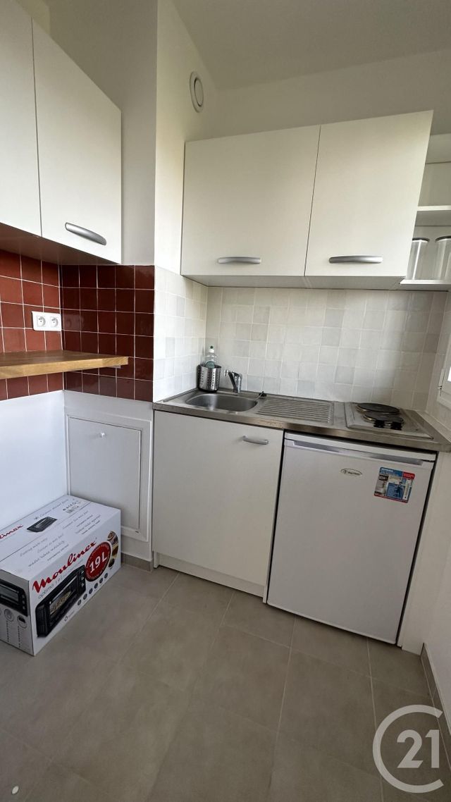 Appartement Studio à louer - 1 pièce - 25.42 m2 - PARIS - 75018 - ILE-DE-FRANCE - Century 21 Prestige Montmartre