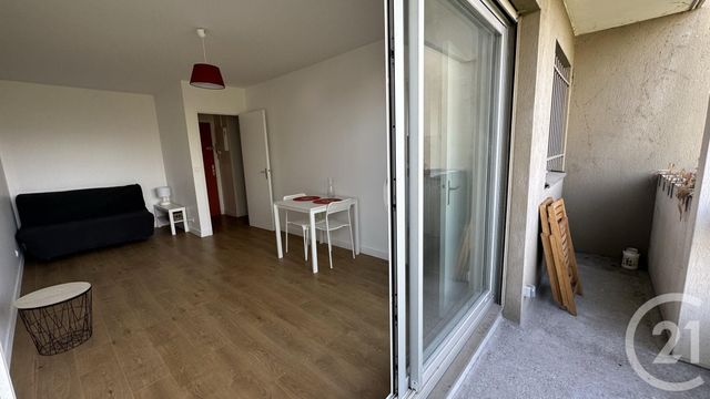 Appartement Studio à louer - 1 pièce - 25.42 m2 - PARIS - 75018 - ILE-DE-FRANCE - Century 21 Prestige Montmartre