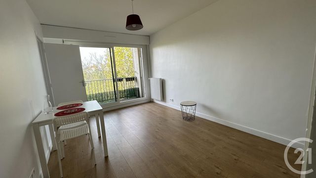 Appartement Studio à louer - 1 pièce - 25.42 m2 - PARIS - 75018 - ILE-DE-FRANCE - Century 21 Prestige Montmartre