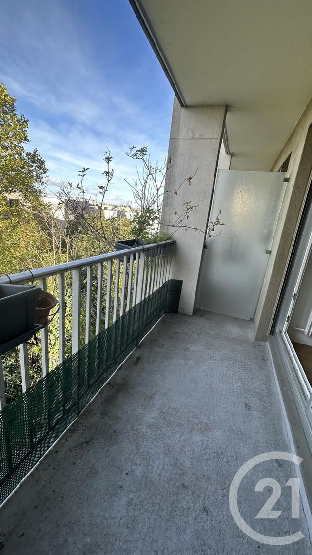 Appartement Studio à louer - 1 pièce - 25.42 m2 - PARIS - 75018 - ILE-DE-FRANCE - Century 21 Prestige Montmartre