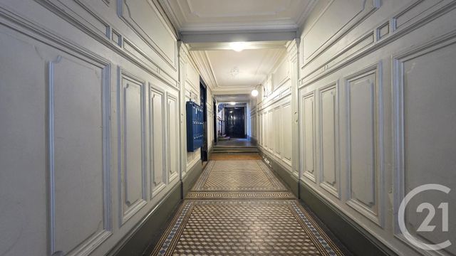 Appartement 2 pièces à vendre - 2 pièces - 28.0 m2 - PARIS - 75009 - ILE-DE-FRANCE - Century 21 Prestige Montmartre